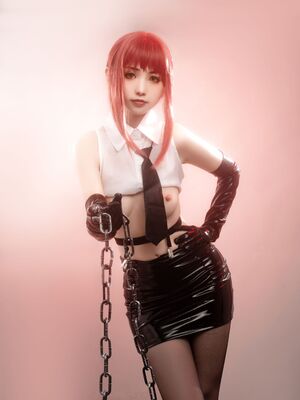 HornyCos - Red-Haired Petite Beauty Cosplays As Chainsaw Man Makima (Patreon)_40