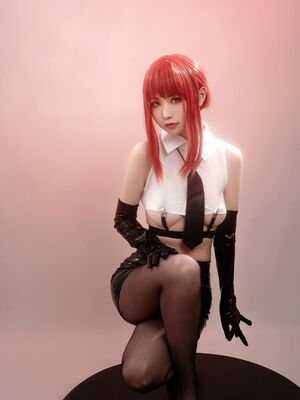 HornyCos - Red-Haired Petite Beauty Cosplays As Chainsaw Man Makima (Patreon)_65