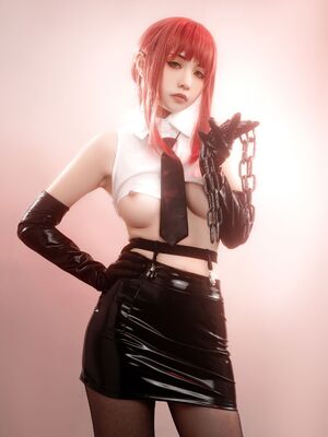 HornyCos - Red-Haired Petite Beauty Cosplays As Chainsaw Man Makima (Patreon)_46