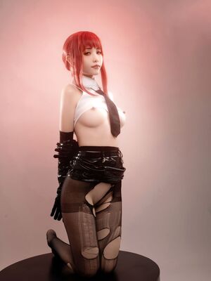 HornyCos - Red-Haired Petite Beauty Cosplays As Chainsaw Man Makima (Patreon)_30