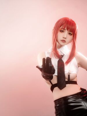 HornyCos - Red-Haired Petite Beauty Cosplays As Chainsaw Man Makima (Patreon)_37