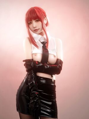 HornyCos - Red-Haired Petite Beauty Cosplays As Chainsaw Man Makima (Patreon)_75