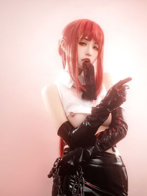 HornyCos - Red-Haired Petite Beauty Cosplays As Chainsaw Man Makima (Patreon)_84