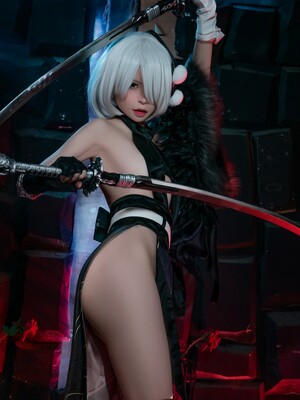 HornyCos - Cute 2B Showing Her Perfect Body (Patreon)_38