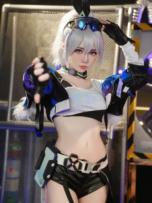 Sally Dorasnow - Silver Wolf_20