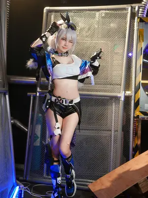 Sally Dorasnow - Silver Wolf_22