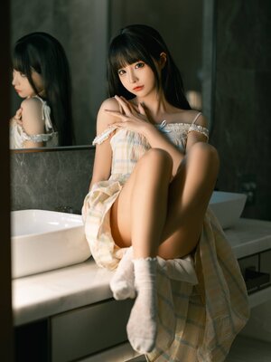 蠢沫沫 – 晨醒_001