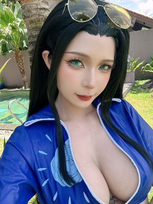 Umeko J - Nico Robin_075_wegt