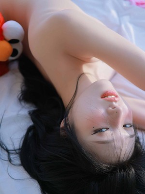 Yeon Woo - naked_200