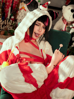 Umeko J - Juri Han Christmas_004_uuqc