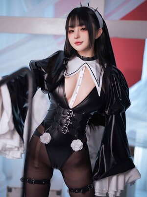 桜井宁宁 –皮衣修女