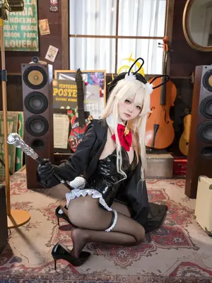 九柒喵 - 蔚蓝档案 笑面教授 兔女郎_06