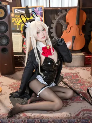 九柒喵 - 蔚蓝档案 笑面教授 兔女郎_13