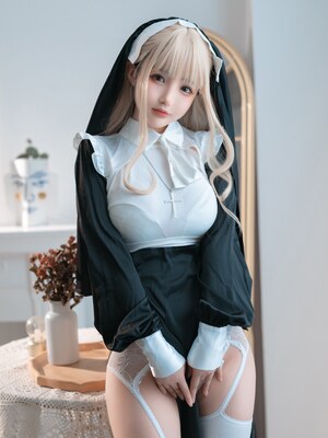 桜井宁宁 - 修女_08