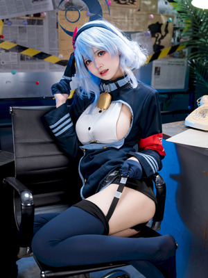 九柒喵 - 天雨亚子 (蔚蓝档案)_06