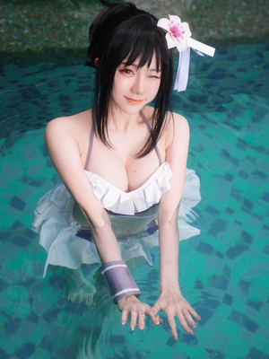 Sally Dorasnow - Tifa bikini_008