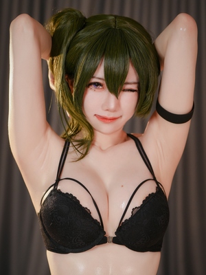 Sally Dorasnow - Ubel Lingerie_009