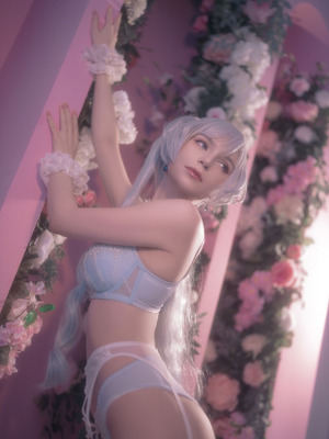 Michi Kyunn - Weiss in flowers_17