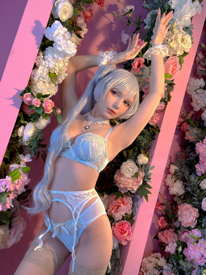 Michi Kyunn - Weiss in flowers_47