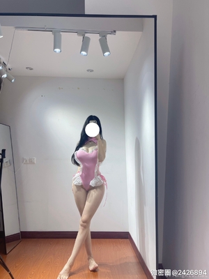 微密圈巨乳肥臀红人【笨蛋初初】_16