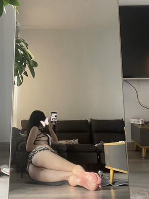 微密圈巨乳肥臀红人【笨蛋初初】_95