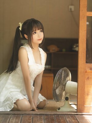 蠢沫沫 –夏白吊带_(100)