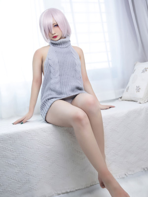 洛璃LoLiSAMA - FGO 玛修 露背毛衣