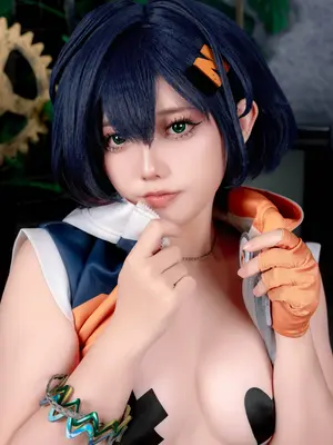 Messie Huang - Bella_37_hofr