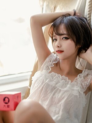 蠢沫沫 - 白睡衣_04