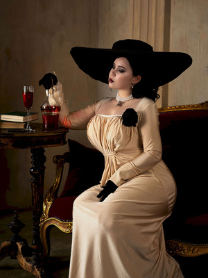 Elune - Lady Dimitrescu