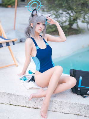 九柒喵 - 蔚蓝档案 砂狼白子泳装_03_leeo