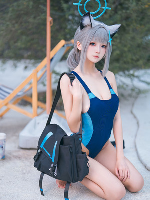 九柒喵 - 蔚蓝档案 砂狼白子泳装_23_ltur