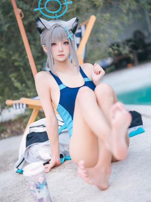 九柒喵 - 蔚蓝档案 砂狼白子泳装_28_mkuv