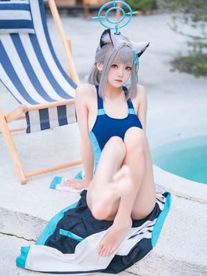 九柒喵 - 蔚蓝档案 砂狼白子泳装_33_fcwm