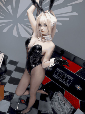 十悲伤小木十 - 露菲 奢侈兔 (NIKKE）