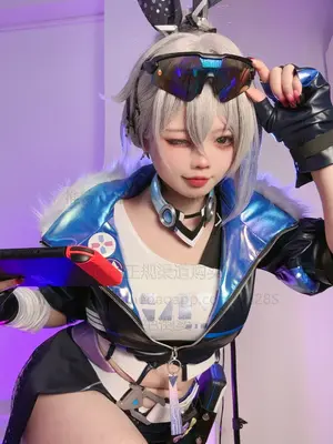 小瑶幺幺 (xiaoyaoyaoyao12) cosplay Silver Wolf – HonkaiStar Rail_002
