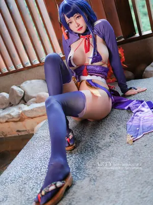Arty Huang (Arty亚缇) and KaYa Huang (萱) cosplay Raiden Shogun Ei and Yae Miko - Genshin Impact_010